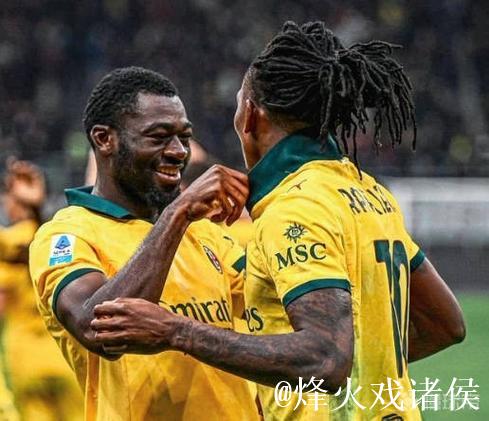 记者：优素福-福法纳回归合练，莱奥、圣地亚哥进行单独训练