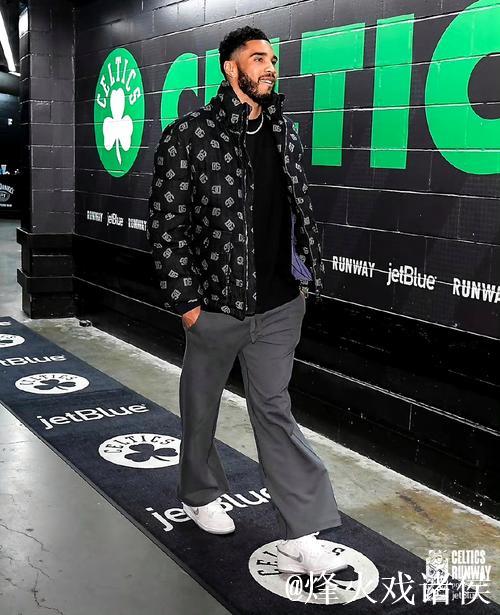 塔图姆关键一击助凯尔特人惊险击败猛龙 雄鹿因判罚失利遗憾落败 塔图姆关键一击助凯尔特人惊险击败猛龙 雄鹿因判罚失利遗憾落败